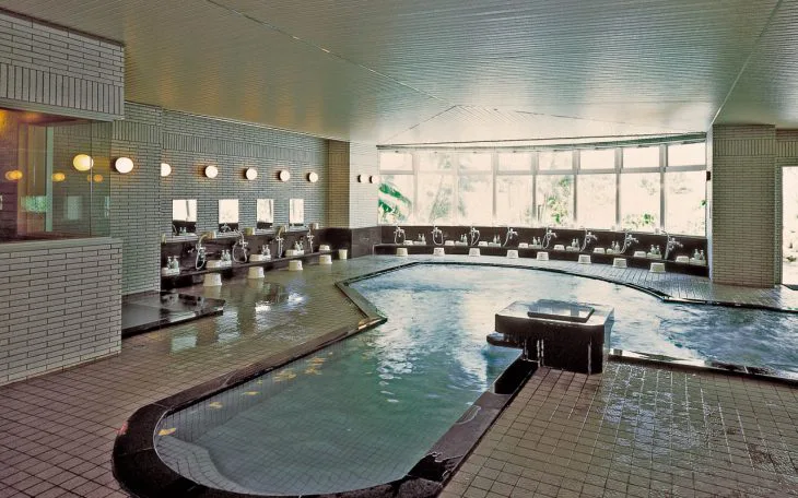 沖縄水産　グランドコート ナチュラルタフタミドル丈コート(ステンカラーコート) | HIROKO